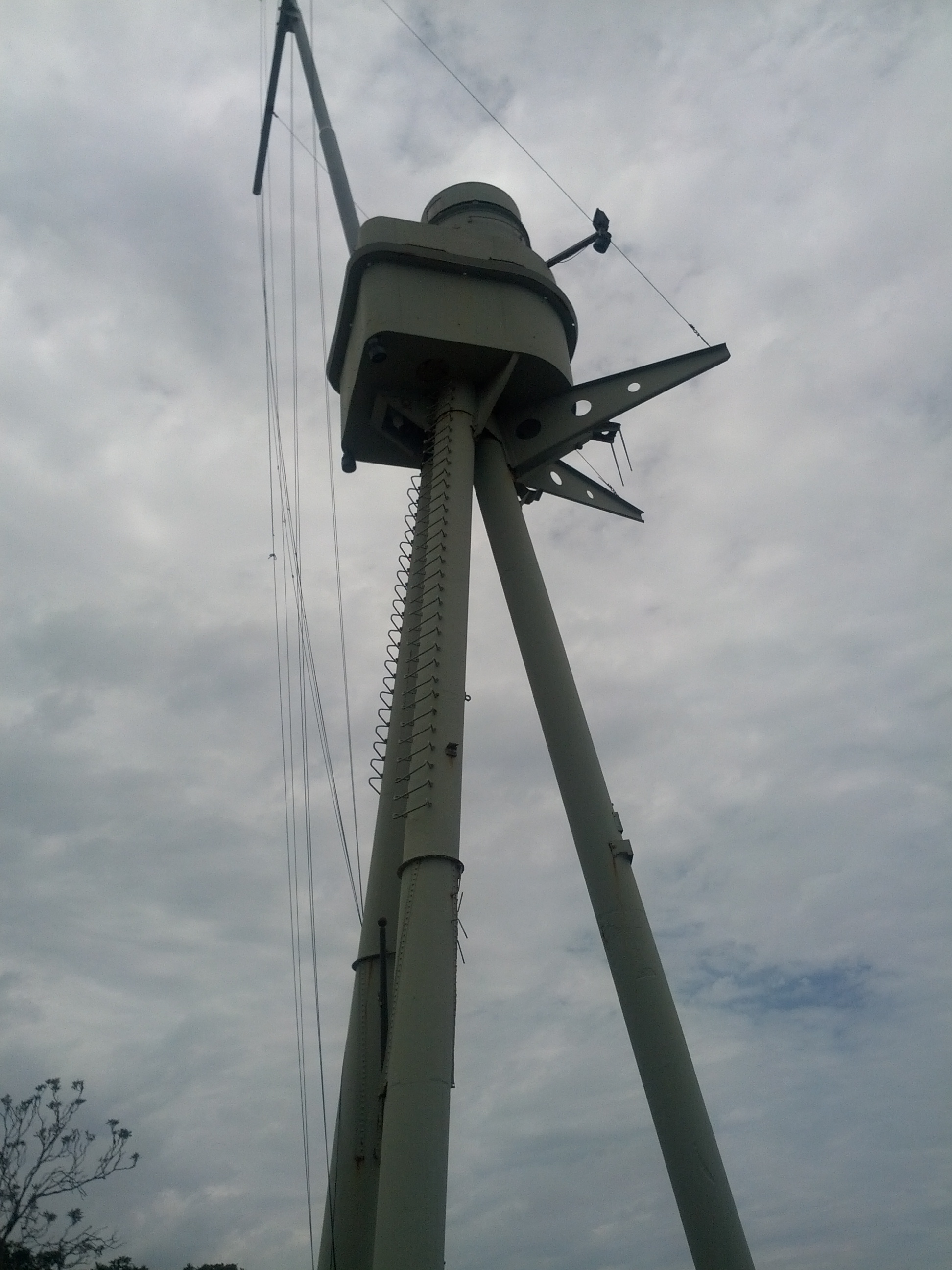 Mast from the HMAS Sydney (1912) WW1 era ship at Bradley's Head.